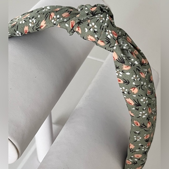 Knotted Headband | GREEN FLORAL | One Piece! NEW!! - Picture 1 of 6